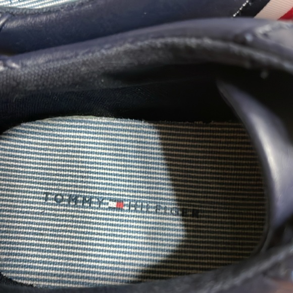BNWT Tommy Hilfiger youth sneakers - Picture 4 of 5